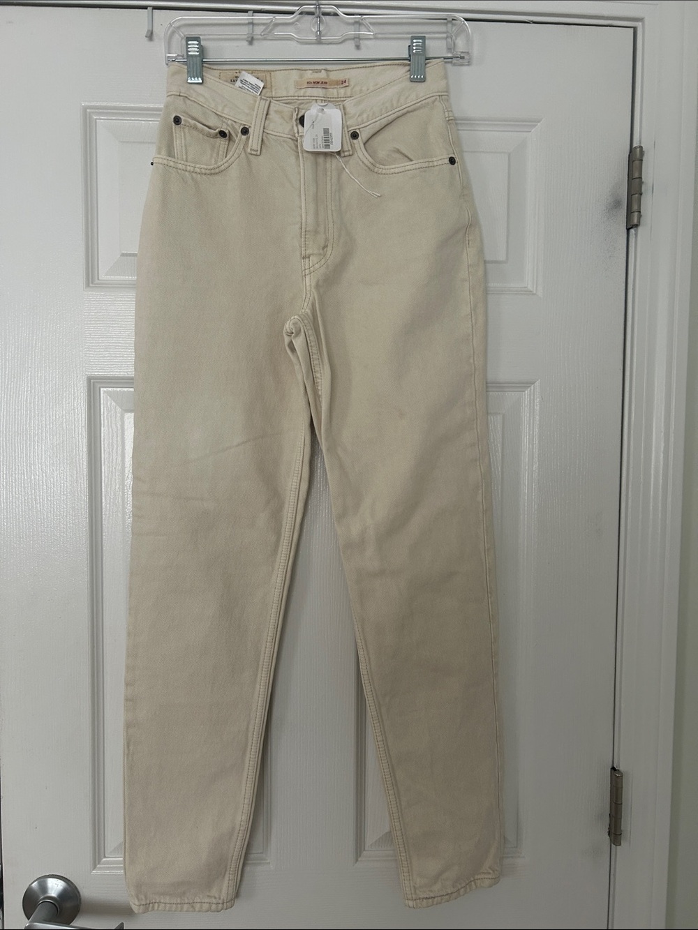Woman’s 80’s Mom style Levi's Cream Straight-Leg Jeans - Neutral Everyday Wear